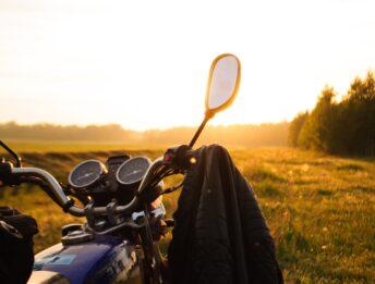Come vestirsi per andare in moto d’estate