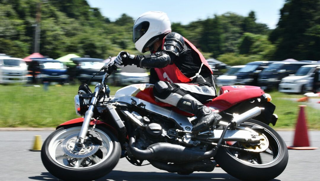 Moto 125: si può guidare con il foglio rosa della patente B?