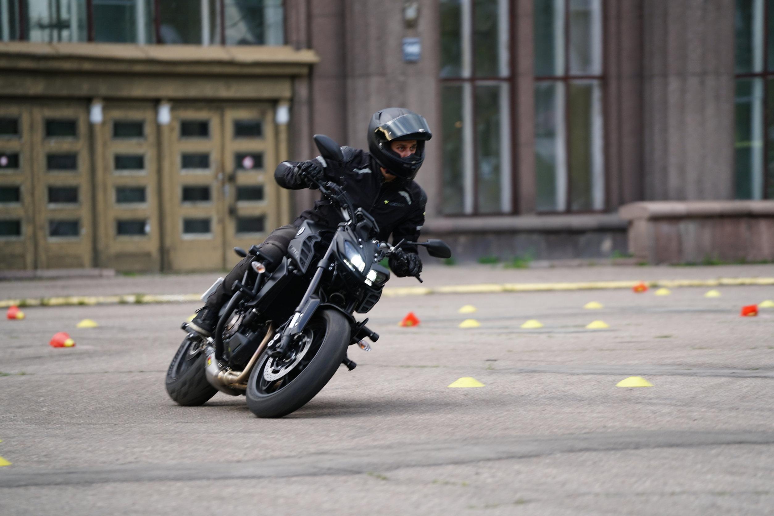 Protezioni moto: meglio i tamponi telaio o il paramotore?