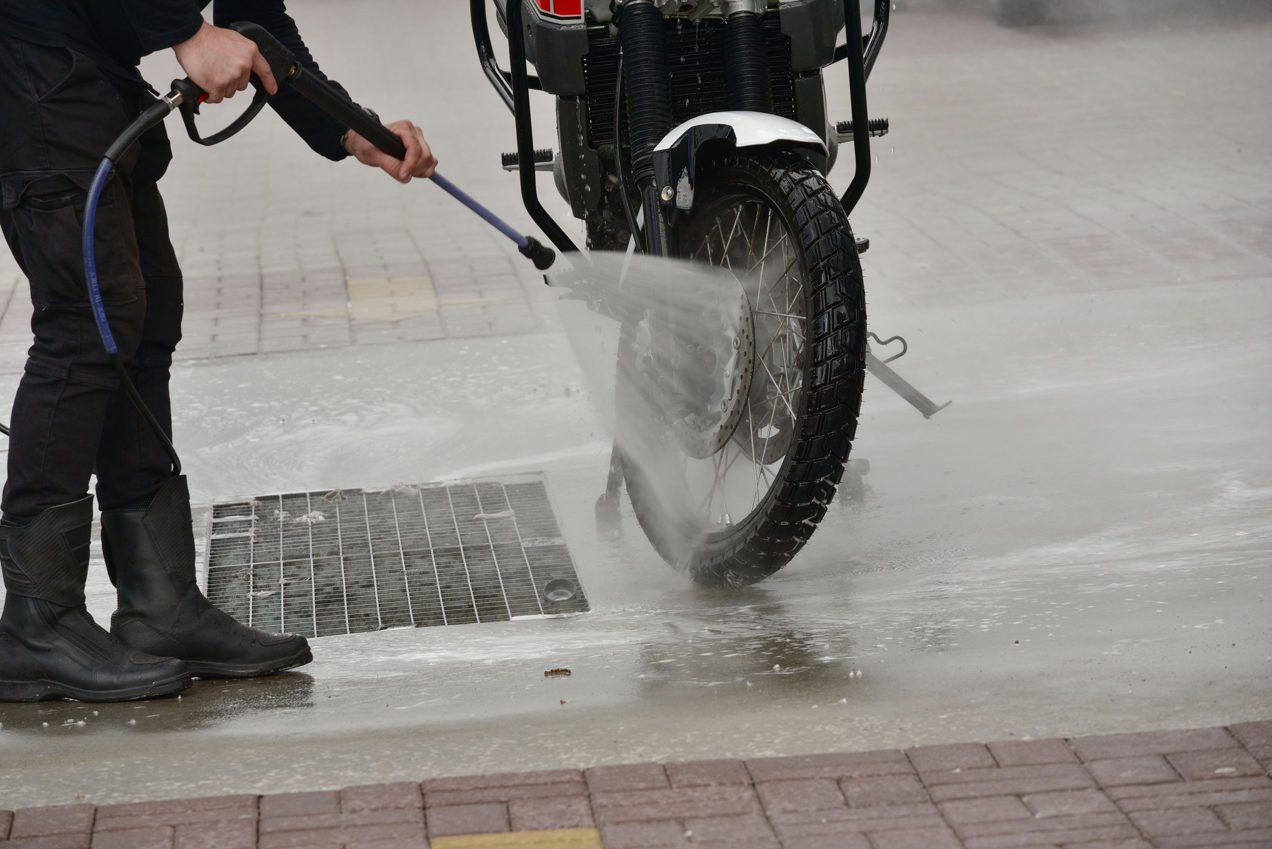 Come sanificare e igienizzare moto e scooter