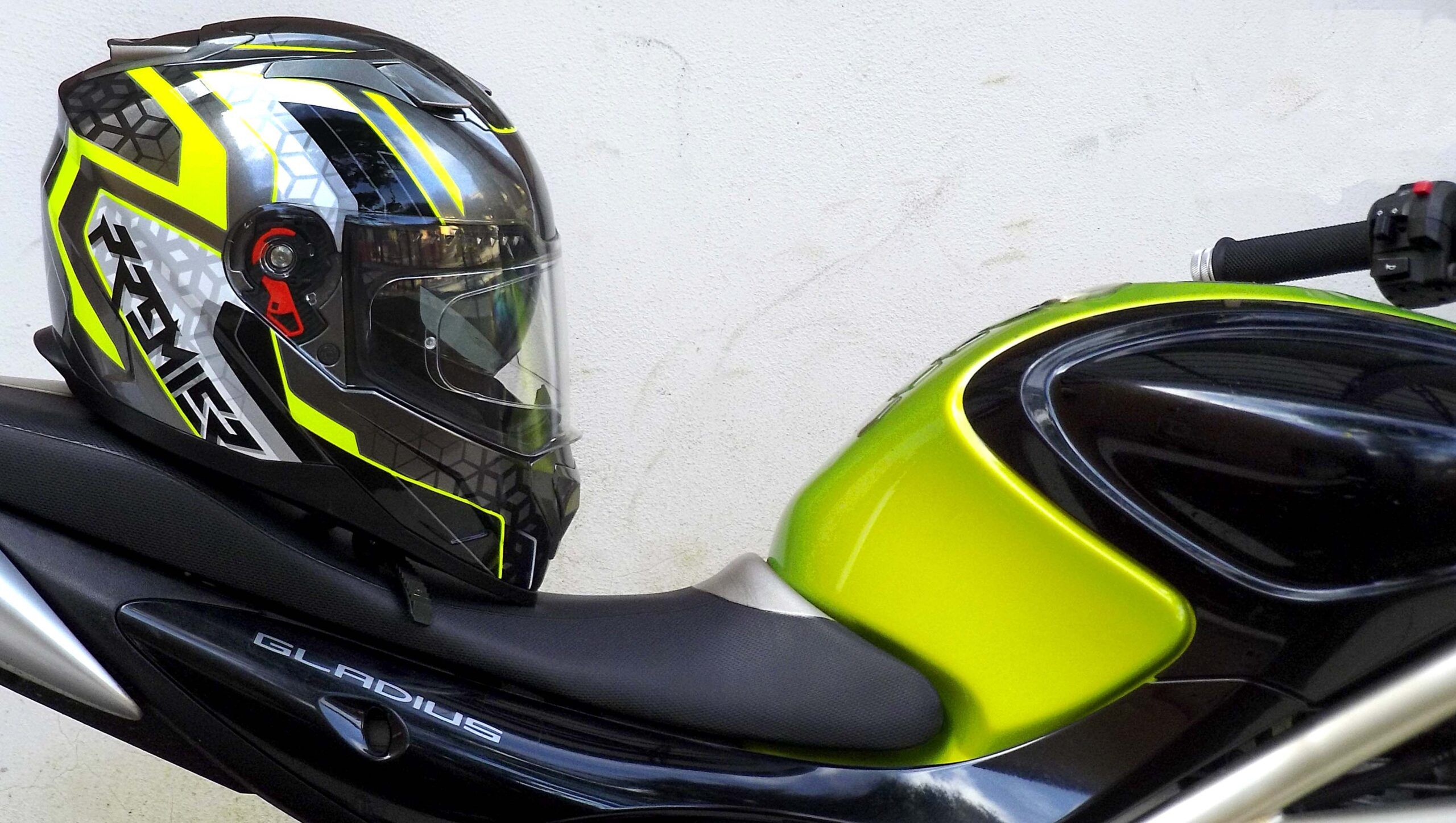 Recensione casco moto Premier Vyrus: il test ai Raggi X