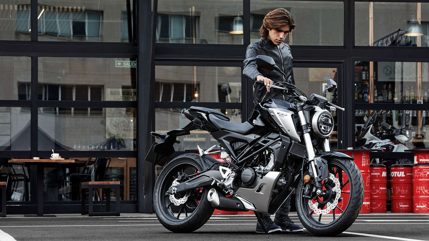 I 5 errori di chi sale in moto per la prima volta (anche per il passeggero)