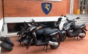 Genova, scooter rubati nel bagagliaio: due tunisini arrestati