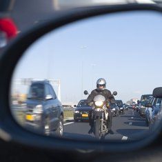 Sicurezza stradale: i motociclisti temono gli automobilisti, troppo distratti