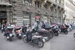 Targare la moto da oggi costa di più: +3,7%