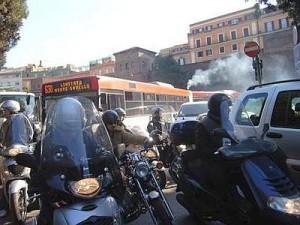 Roma: divieto per moto EURO 1. Protesta dei motociclisti: “tra auto e moto c’è un abisso!”