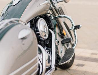 Vernice cromata: tipi e differenze per personalizzare la moto