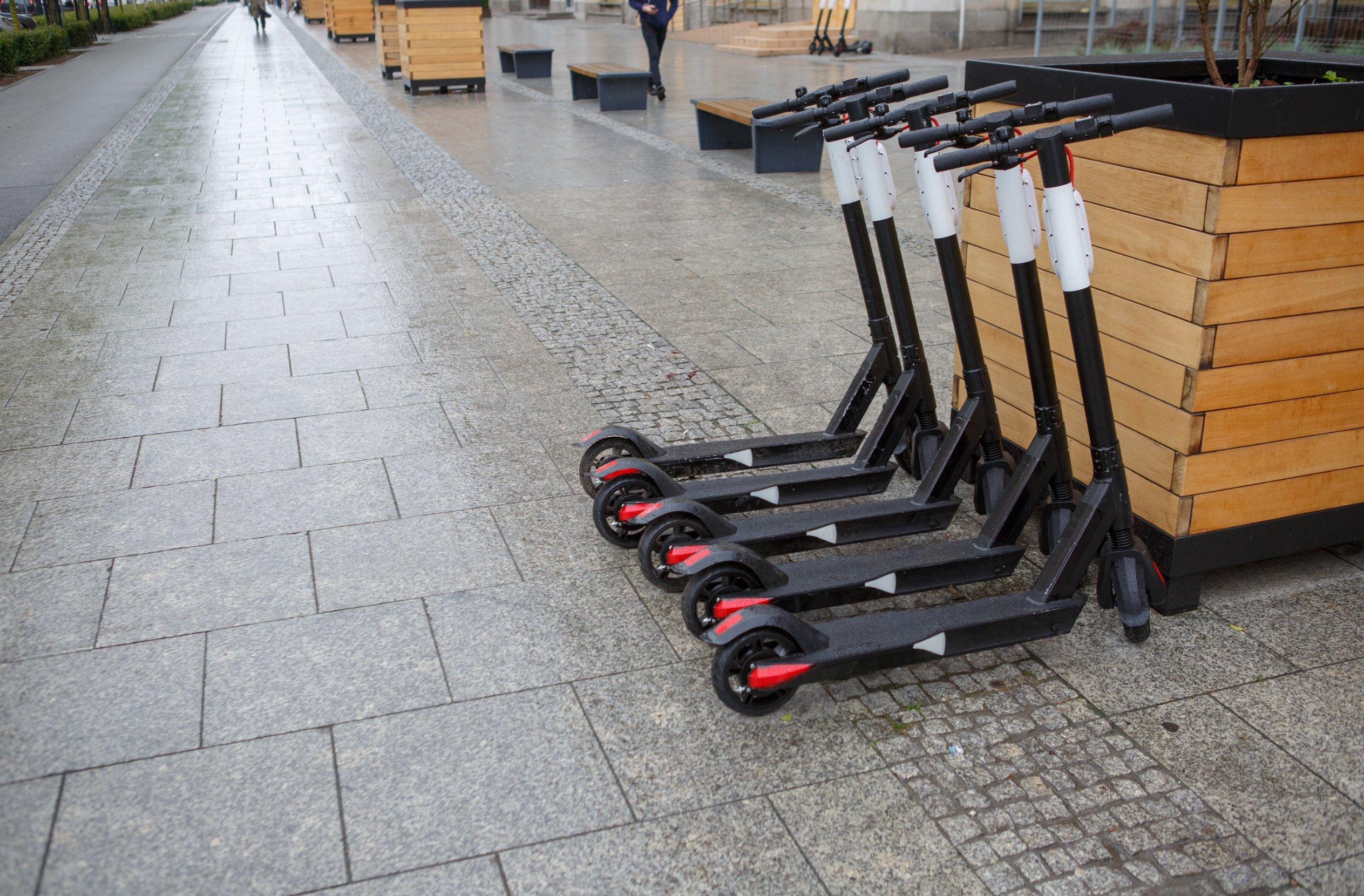 Monopattini a noleggio: più inquinanti di scooter elettrici ed e-bike