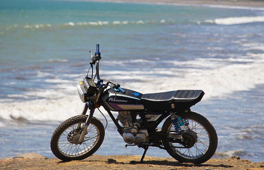 Come proteggere la moto da sole, sabbia e salsedine
