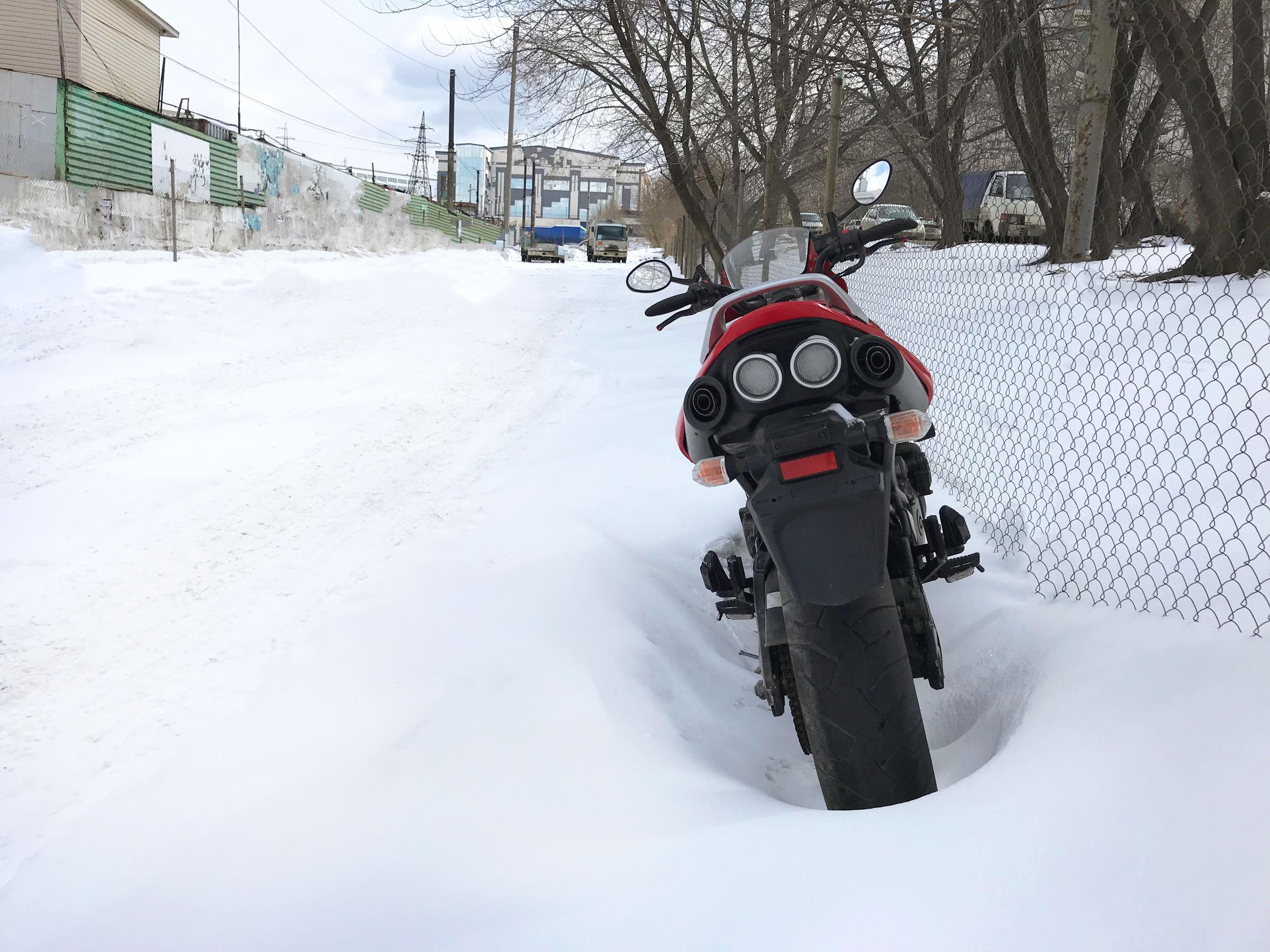 Moto su neve e ghiaccio: le regole del Codice