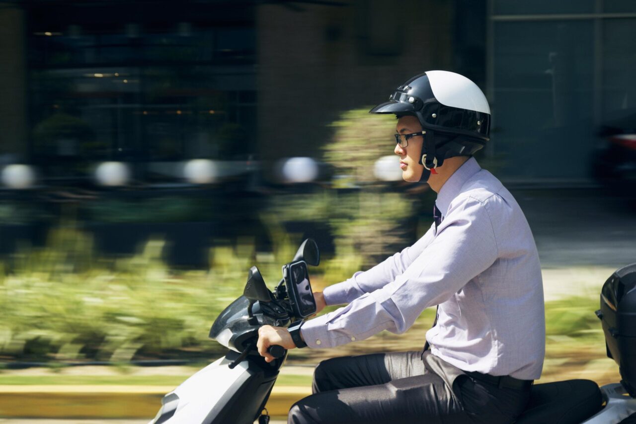 Assicurazione moto 50 cc: come funziona, come risparmiare