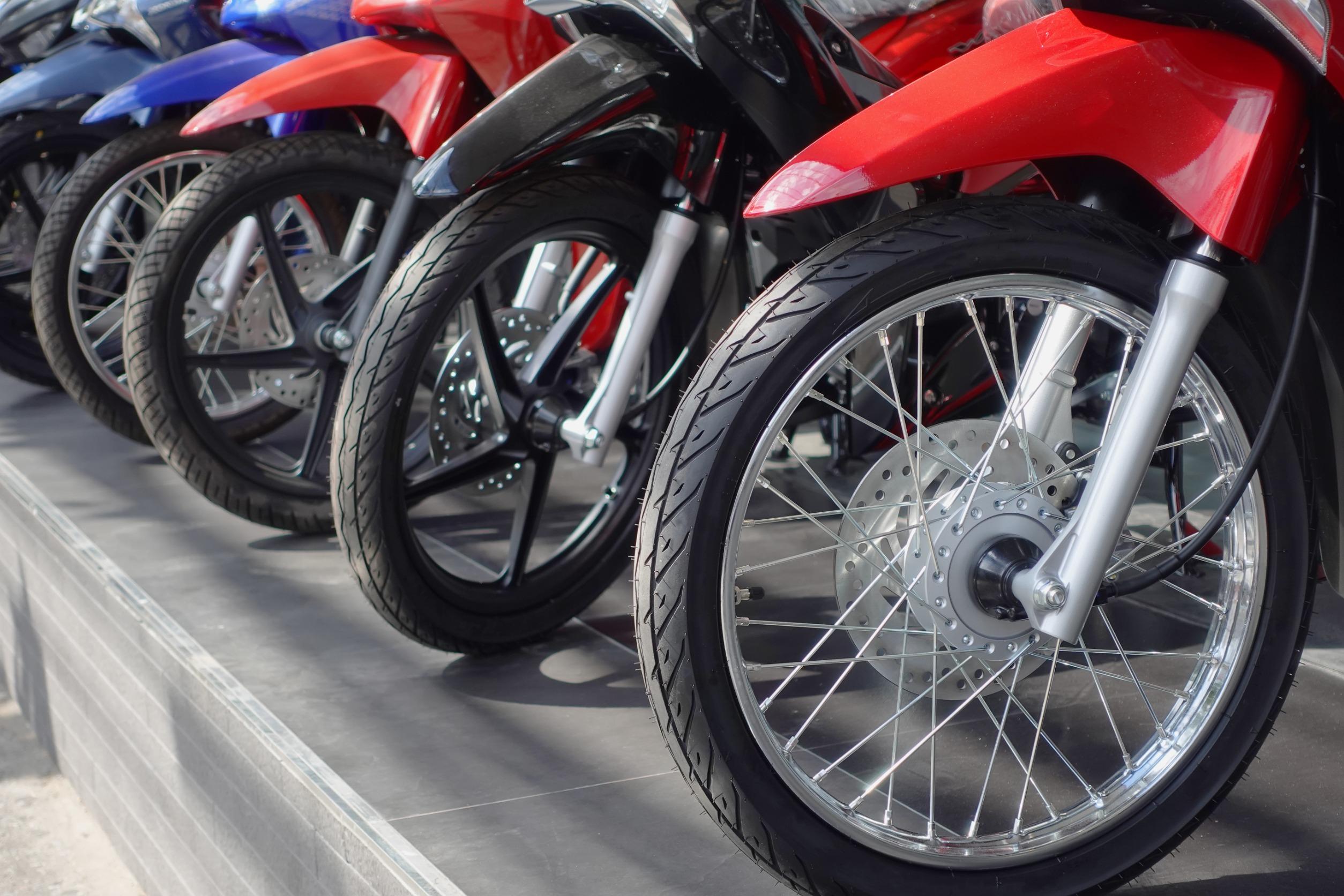 Incentivi moto e scooter 2023: come si richiedono?