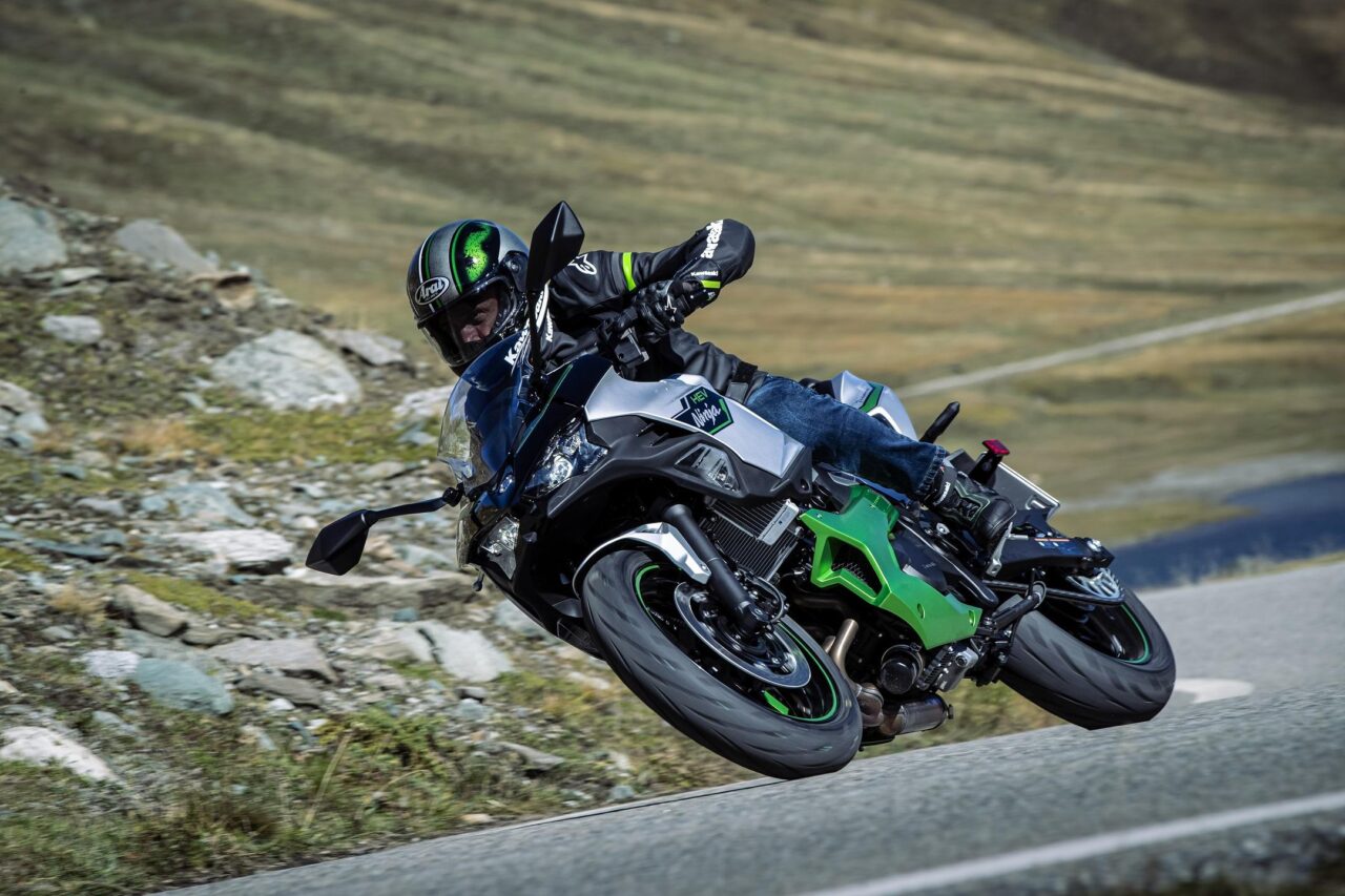 Kawasaki Ninja 7 Hybrid: la sportiva con 2 motori, ICE ed EV
