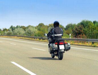 Moto in autostrada: sconto del 30% anche nel 2025