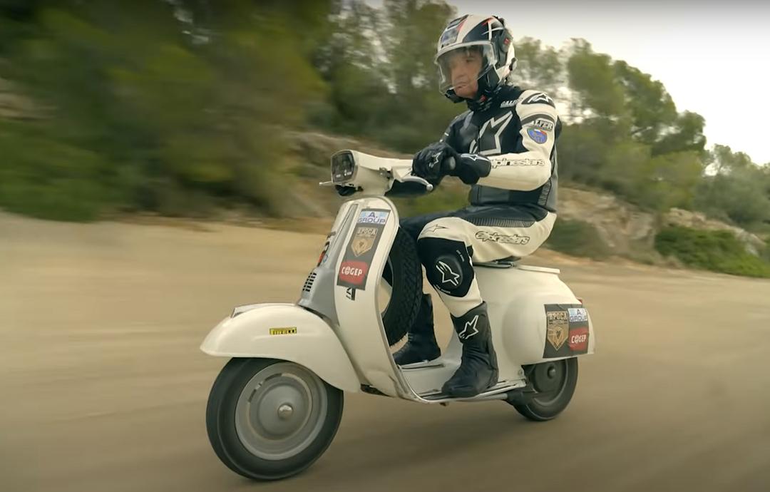 Valerio Boni record: 1.233 km in 24 ore su una Vespa 50