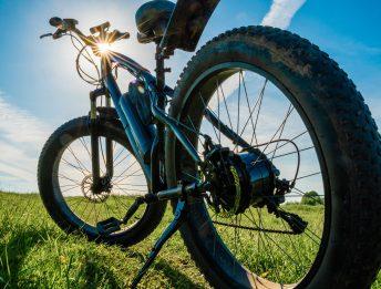 Bici elettrica con acceleratore: sanzioni, quando scattano?