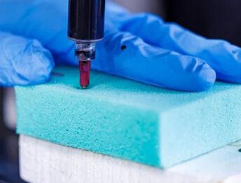 Super schiuma militare nei caschi del futuro?