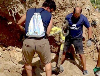 Palermo, 20 monopattini pubblici ritrovati sotto la sabbia: ecco dov’erano finiti