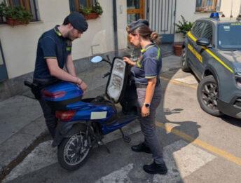 Ciclomotori elettrici venduti come e-bike: maxi sequestro in tutta Italia